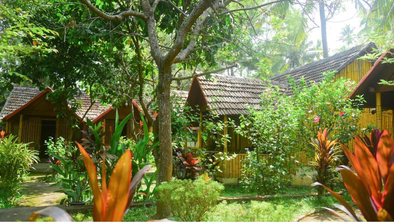 Savithri Inn Cottage Varkala Exterior foto