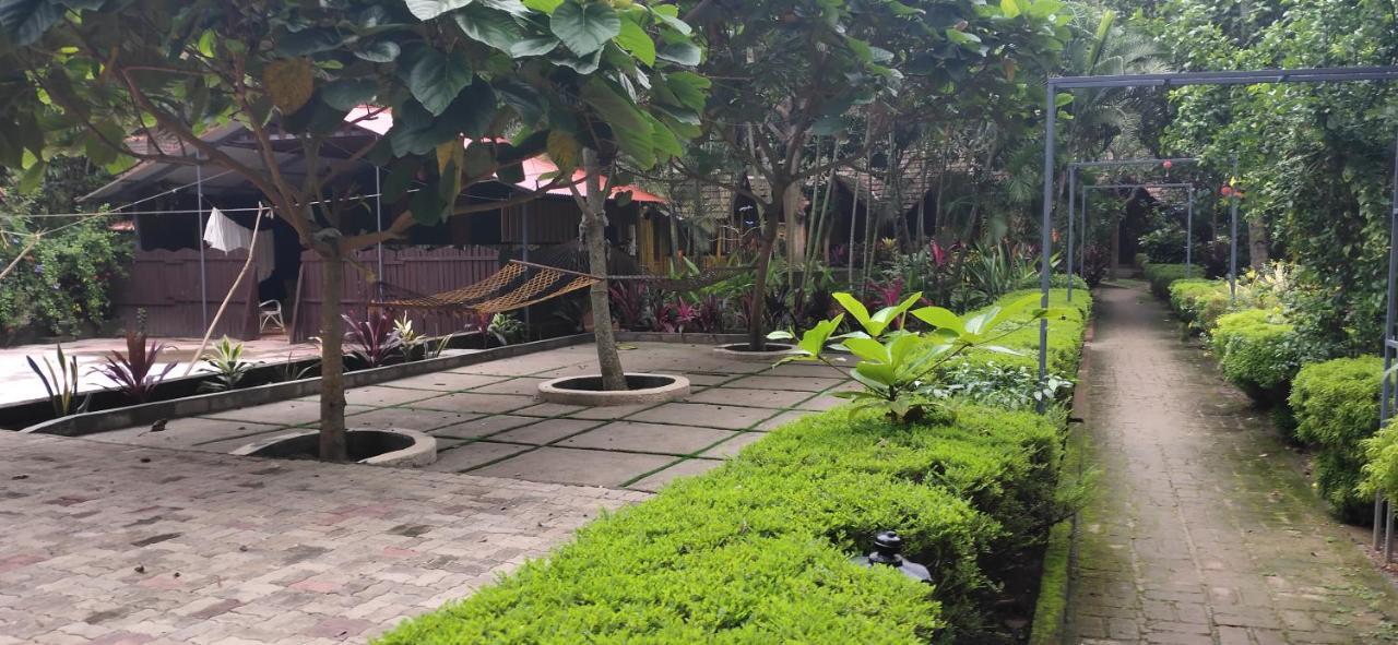 Savithri Inn Cottage Varkala Exterior foto