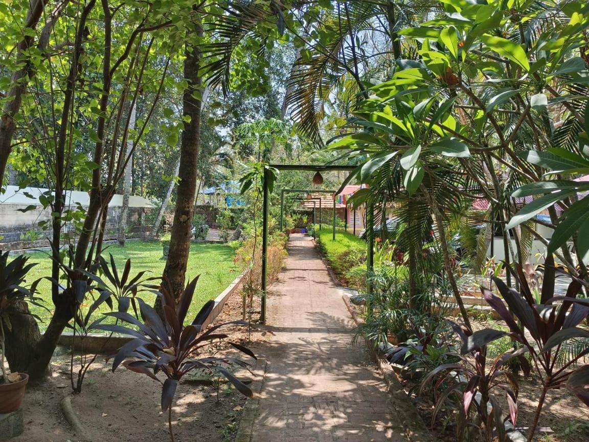 Savithri Inn Cottage Varkala Exterior foto